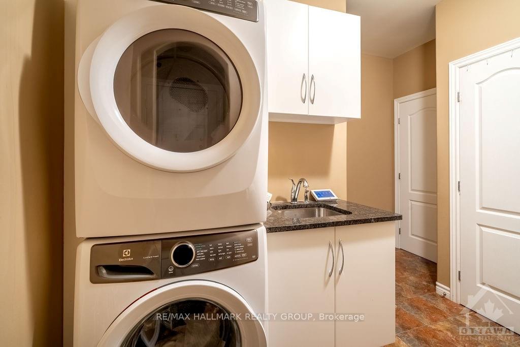 Photo 12 of 648 Kochar Drive, Ottawa, Mooneys Bay — HOMEH