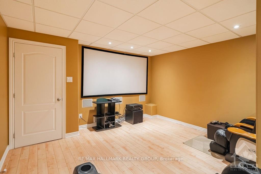 Photo 17 of 648 Kochar Drive, Ottawa, Mooneys Bay — HOMEH