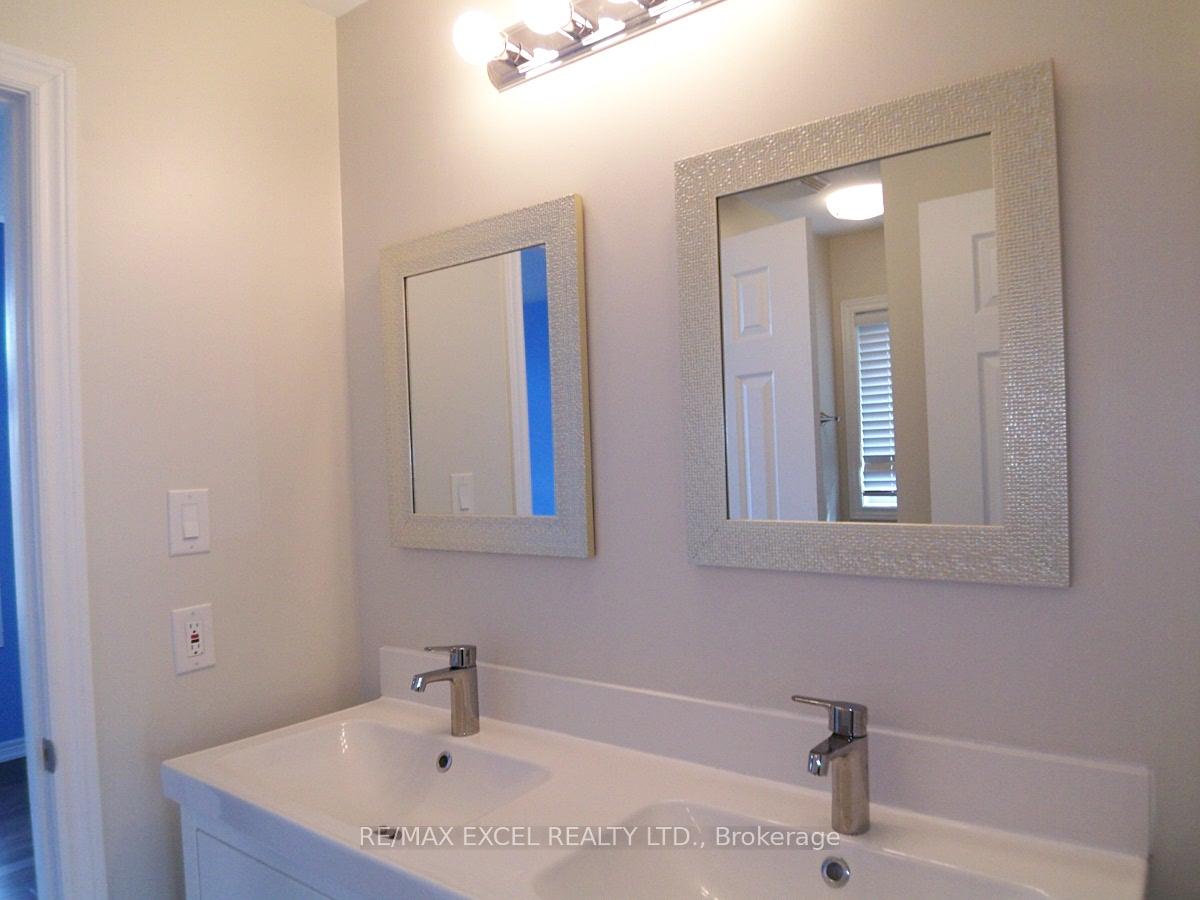 Photo 18 of 413 Williamson Road, Markham, Greensborough — HOMEH