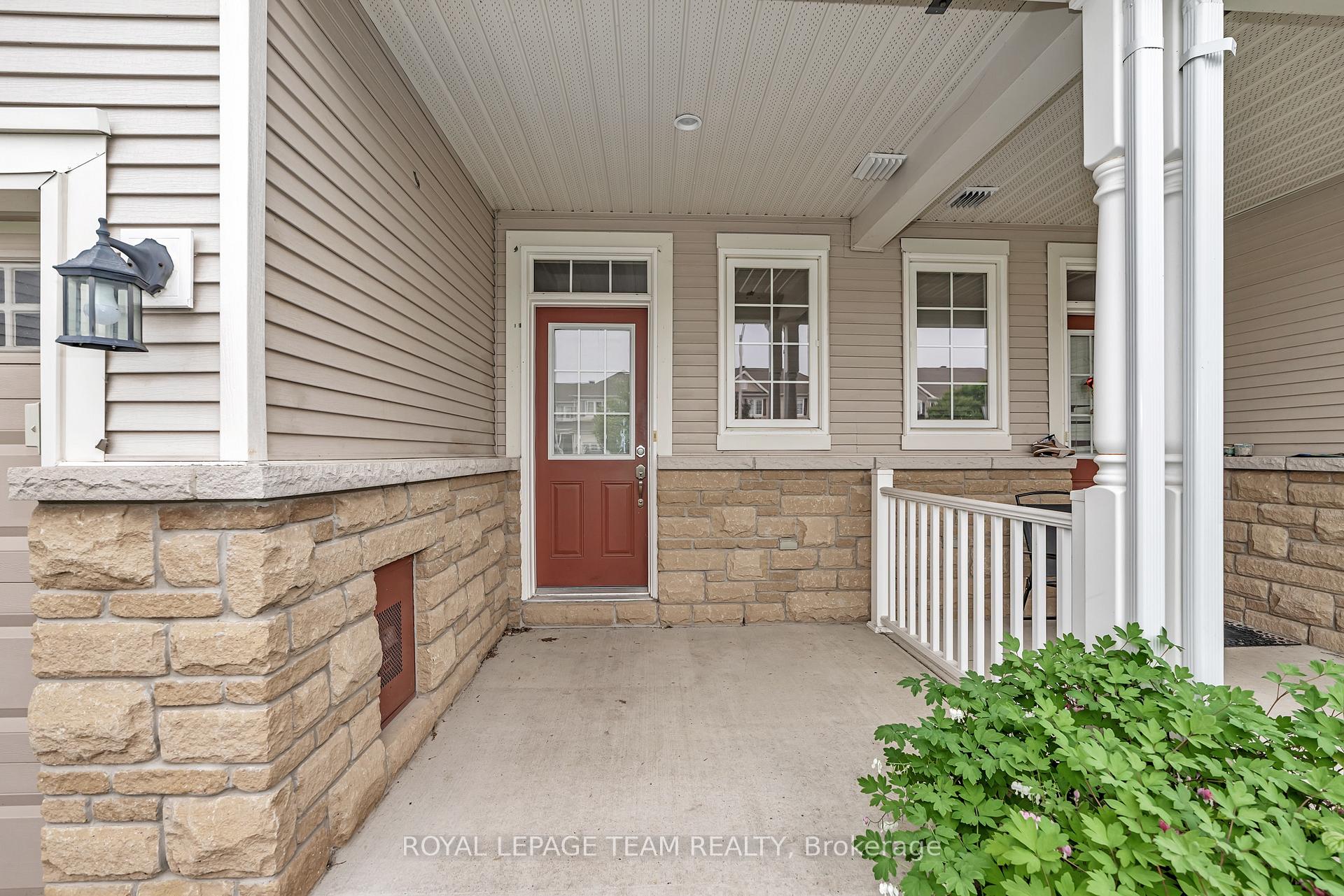 Photo 3 of 625 Pepperville Crescent, Ottawa, Kanata - Emerald Meadows/Trailwest — HOMEH