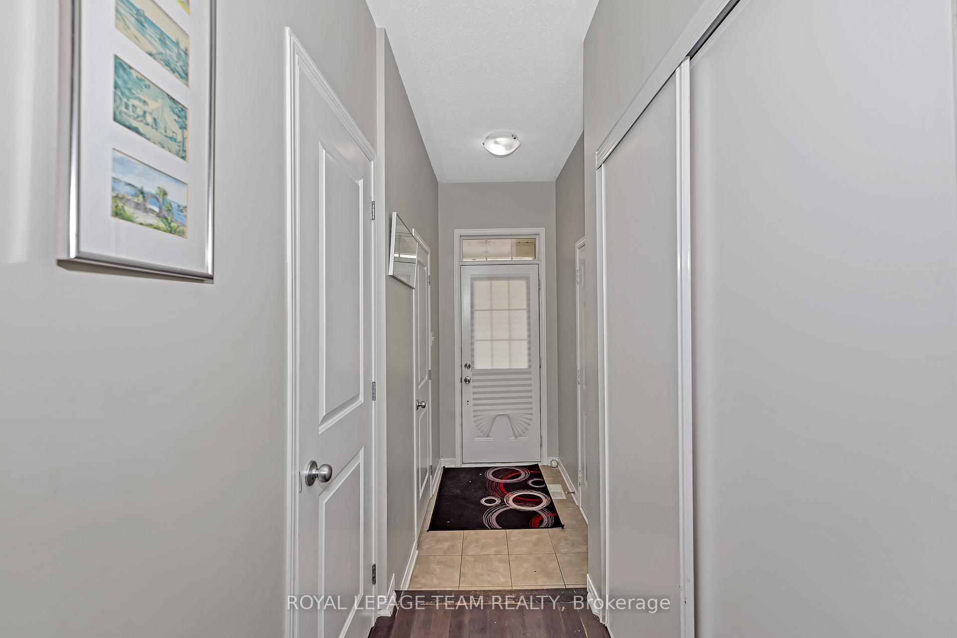 Photo 4 of 625 Pepperville Crescent, Ottawa, Kanata - Emerald Meadows/Trailwest — HOMEH