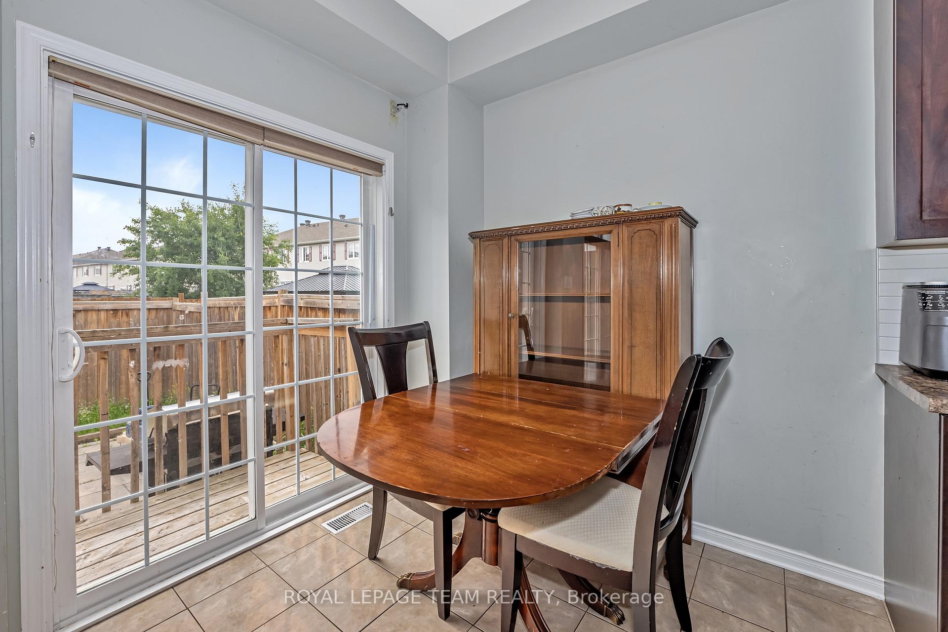 Photo 8 of 625 Pepperville Crescent, Ottawa, Kanata - Emerald Meadows/Trailwest — HOMEH
