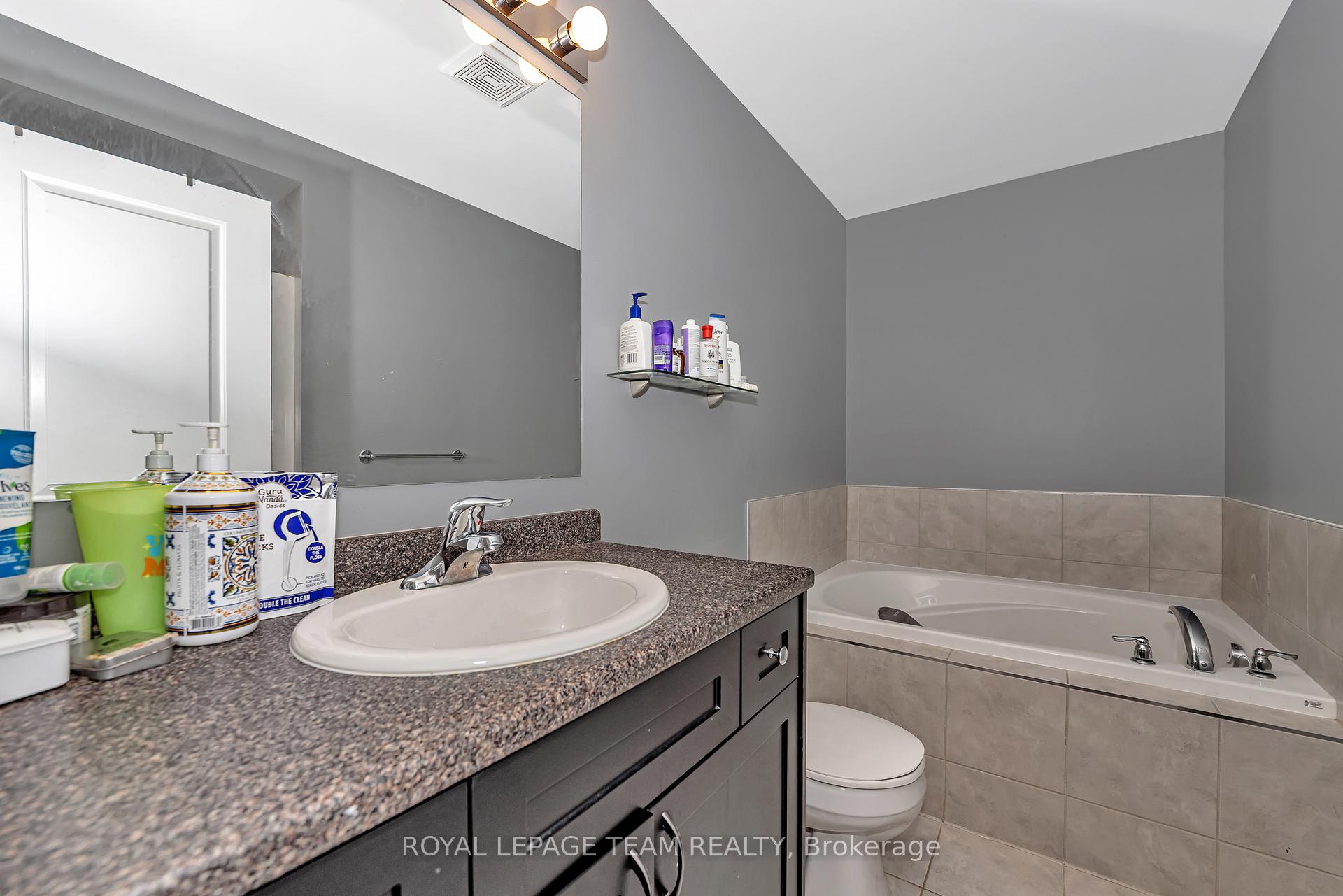 Photo 14 of 625 Pepperville Crescent, Ottawa, Kanata - Emerald Meadows/Trailwest — HOMEH
