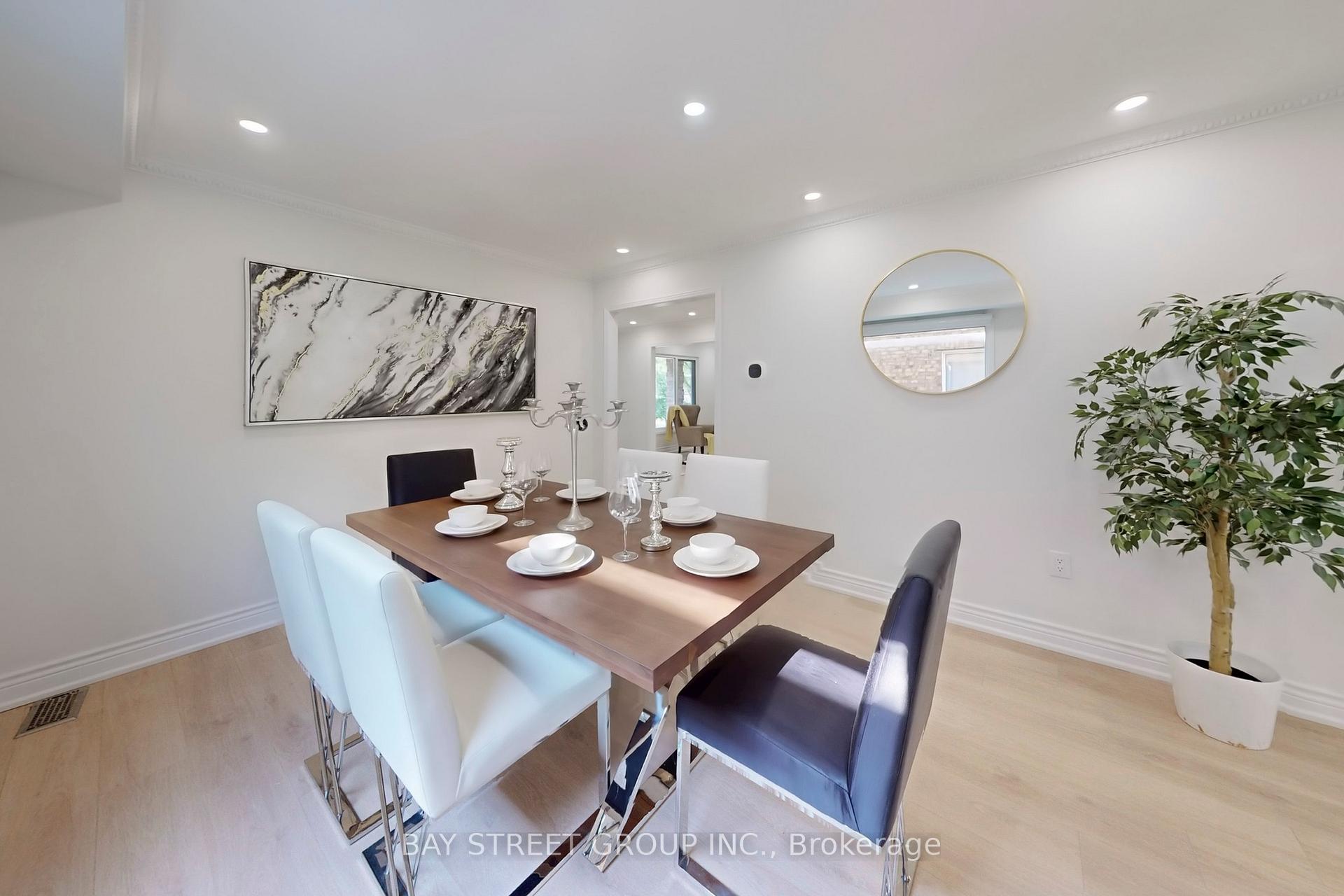 Photo 4 of 11 Lancashire Road, Markham, Unionville — HOMEH
