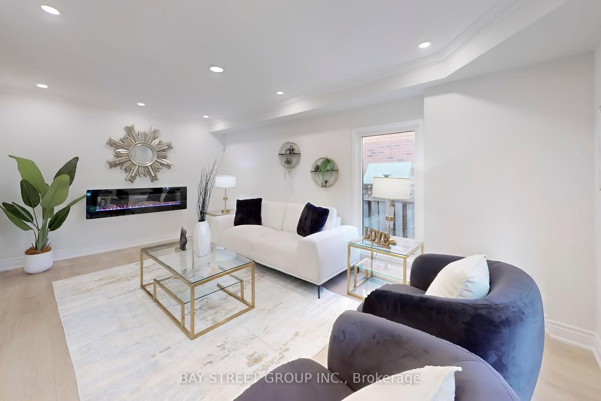 Photo 6 of 11 Lancashire Road, Markham, Unionville — HOMEH