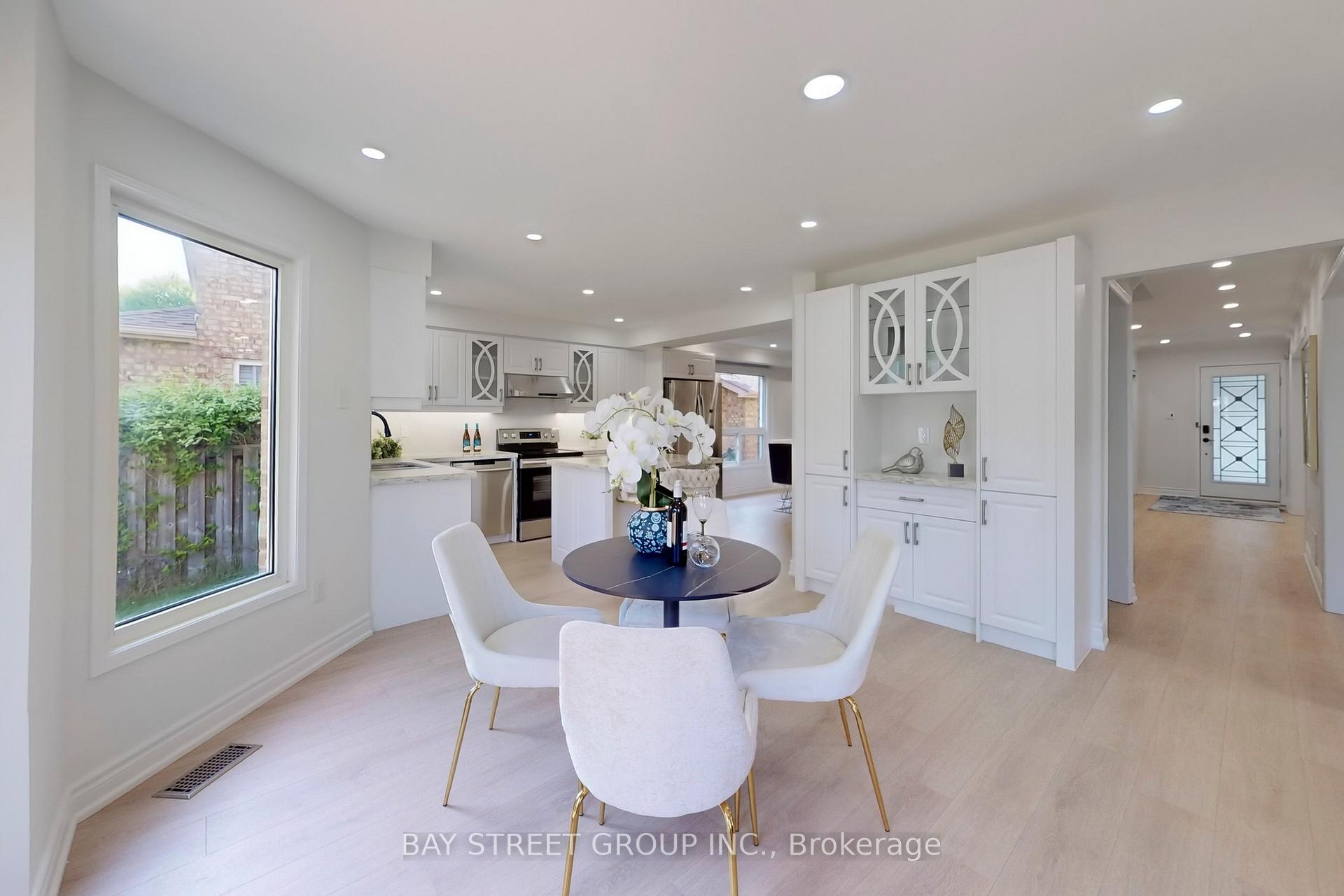 Photo 7 of 11 Lancashire Road, Markham, Unionville — HOMEH
