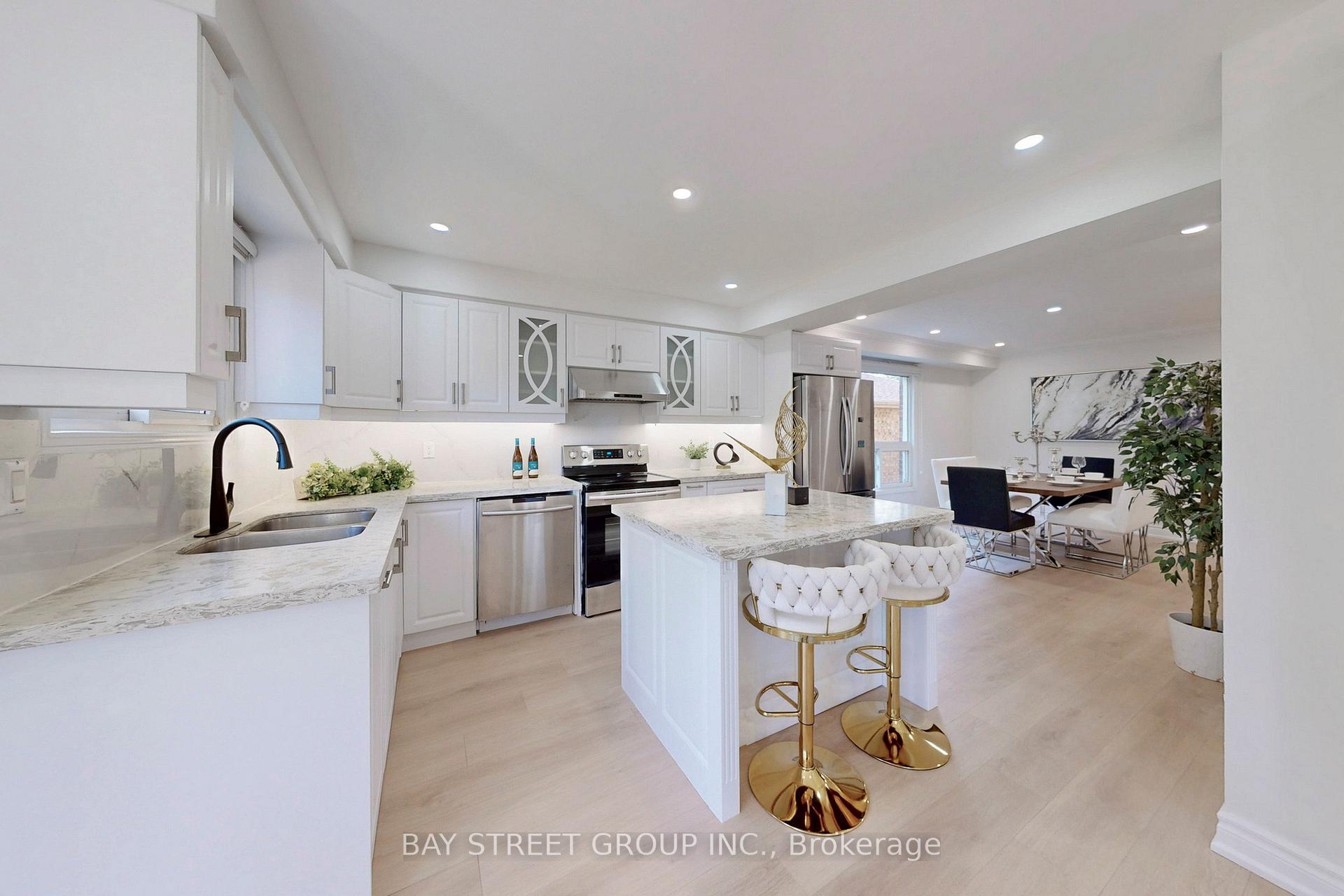 Photo 8 of 11 Lancashire Road, Markham, Unionville — HOMEH