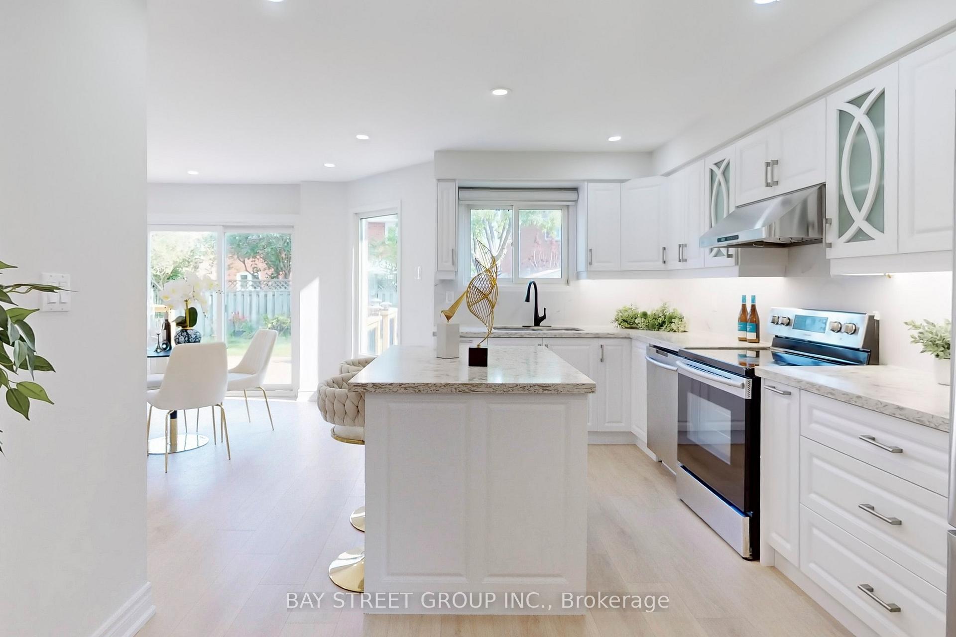 Photo 10 of 11 Lancashire Road, Markham, Unionville — HOMEH