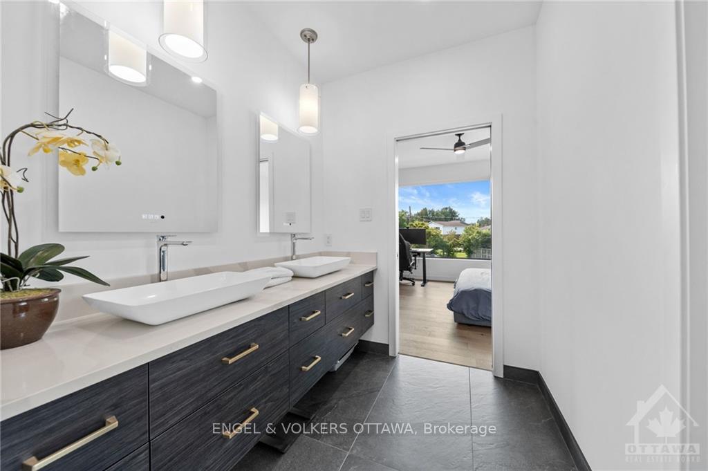 Photo 11 of 795 Melfa Crescent, Ottawa, Mooneys Bay — HOMEH