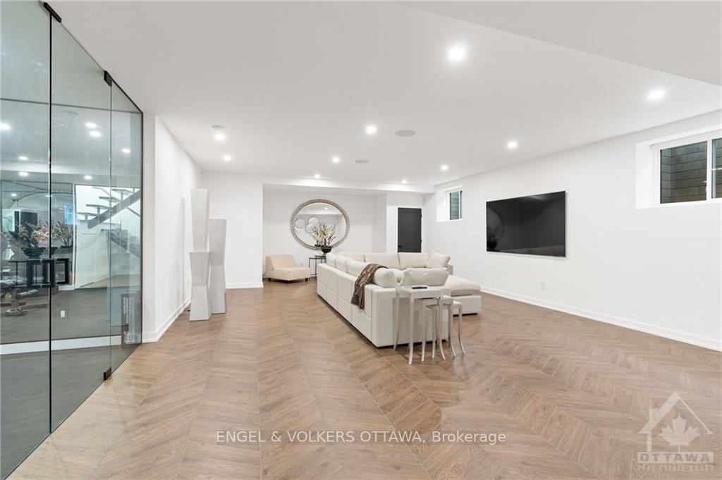 Photo 16 of 795 Melfa Crescent, Ottawa, Mooneys Bay — HOMEH