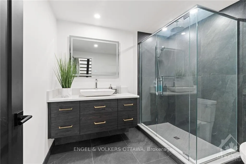 Photo 17 of 795 Melfa Crescent, Ottawa, Mooneys Bay — HOMEH