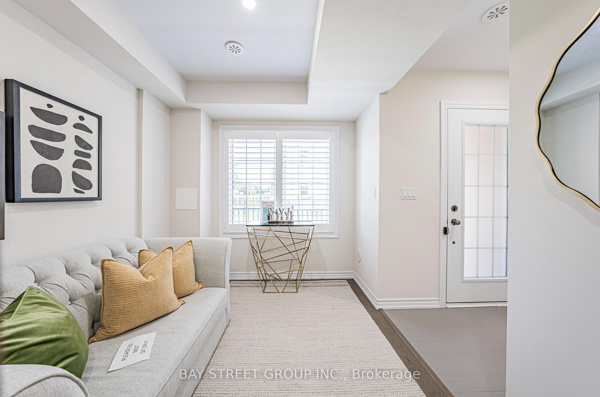 Photo 4 of 32 Cafaro Lane, Markham, Victoria Square — HOMEH