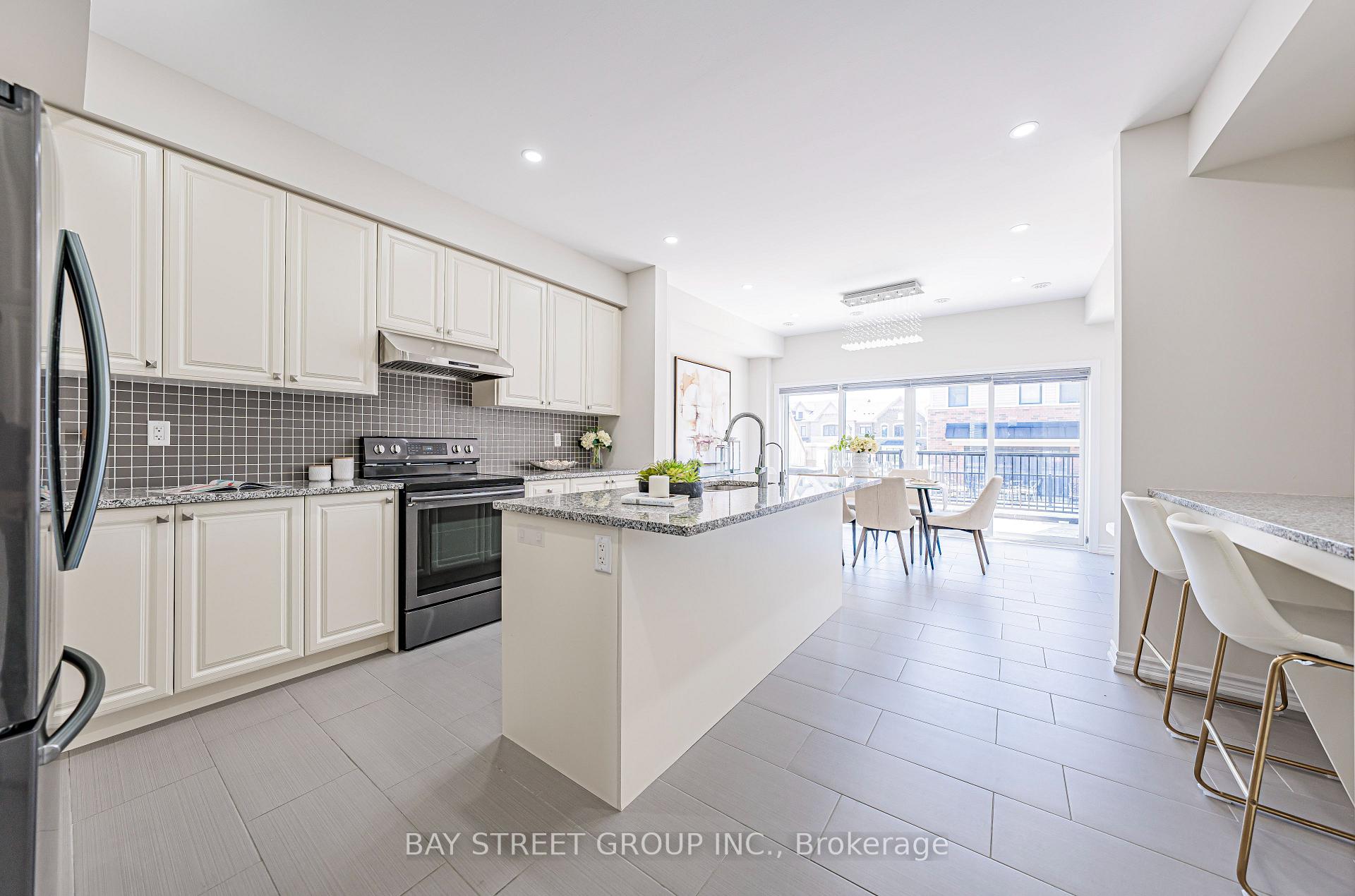 Photo 7 of 32 Cafaro Lane, Markham, Victoria Square — HOMEH