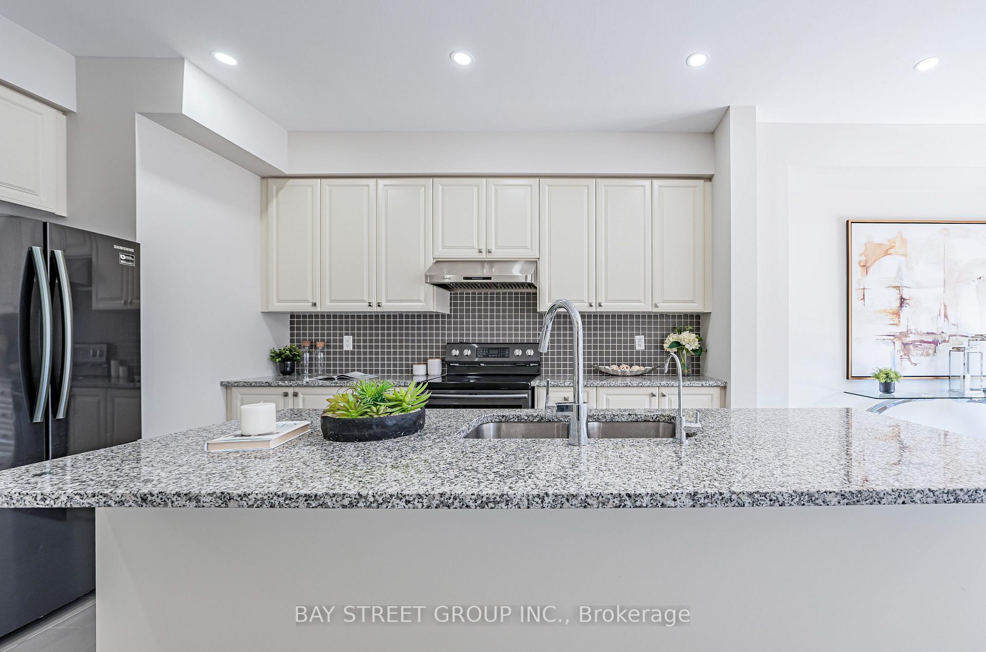 Photo 8 of 32 Cafaro Lane, Markham, Victoria Square — HOMEH