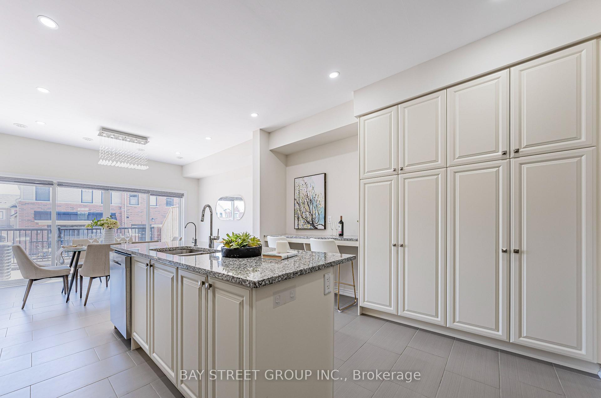 Photo 10 of 32 Cafaro Lane, Markham, Victoria Square — HOMEH