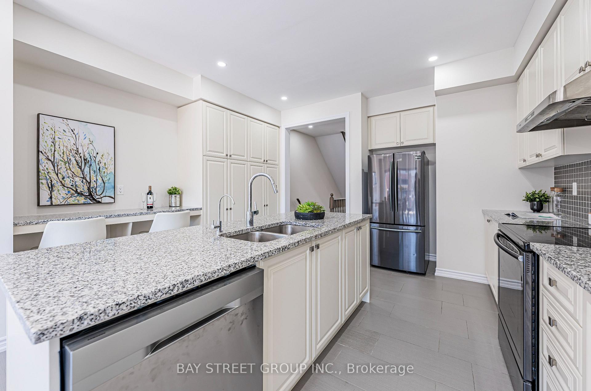 Photo 12 of 32 Cafaro Lane, Markham, Victoria Square — HOMEH