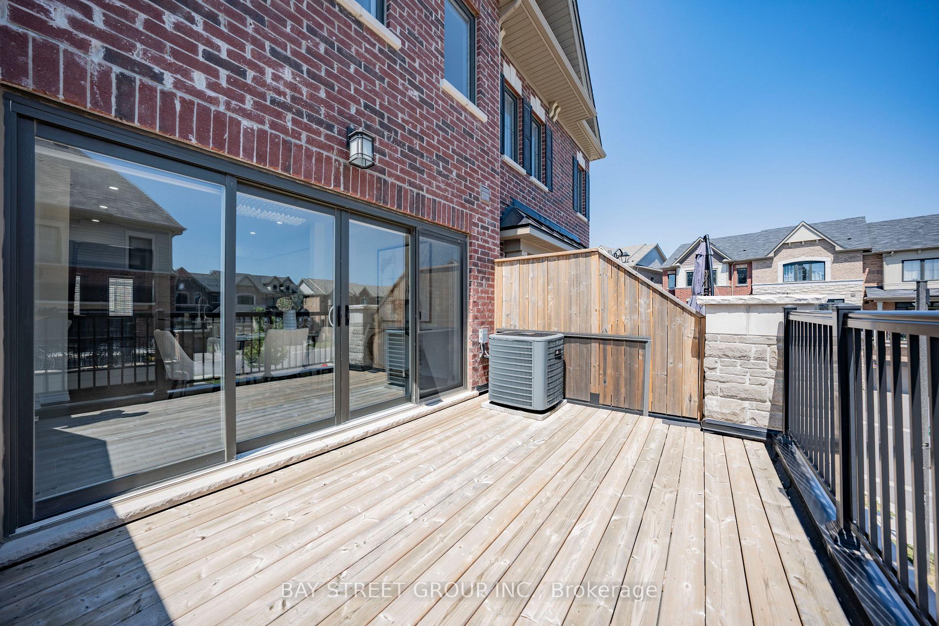 Photo 16 of 32 Cafaro Lane, Markham, Victoria Square — HOMEH