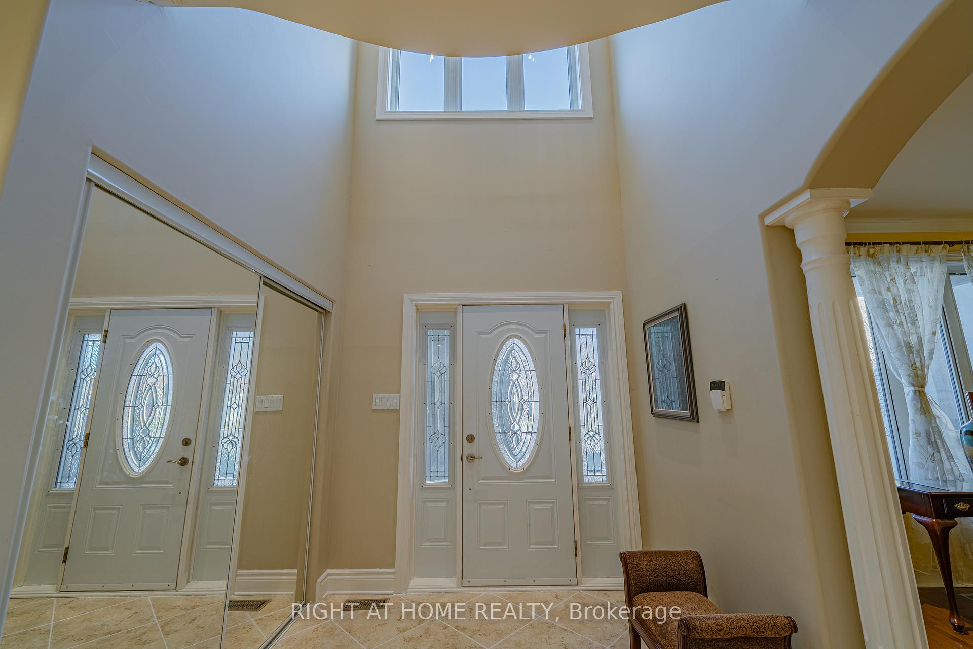 Photo 2 of 506 Kochar Drive, Ottawa, Mooneys Bay — HOMEH