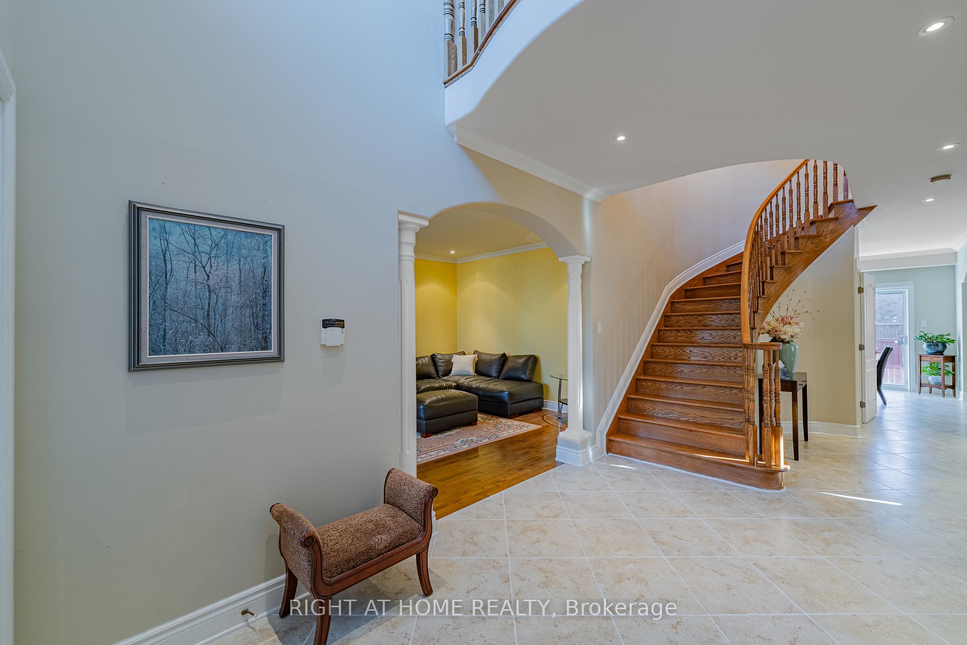 Photo 3 of 506 Kochar Drive, Ottawa, Mooneys Bay — HOMEH