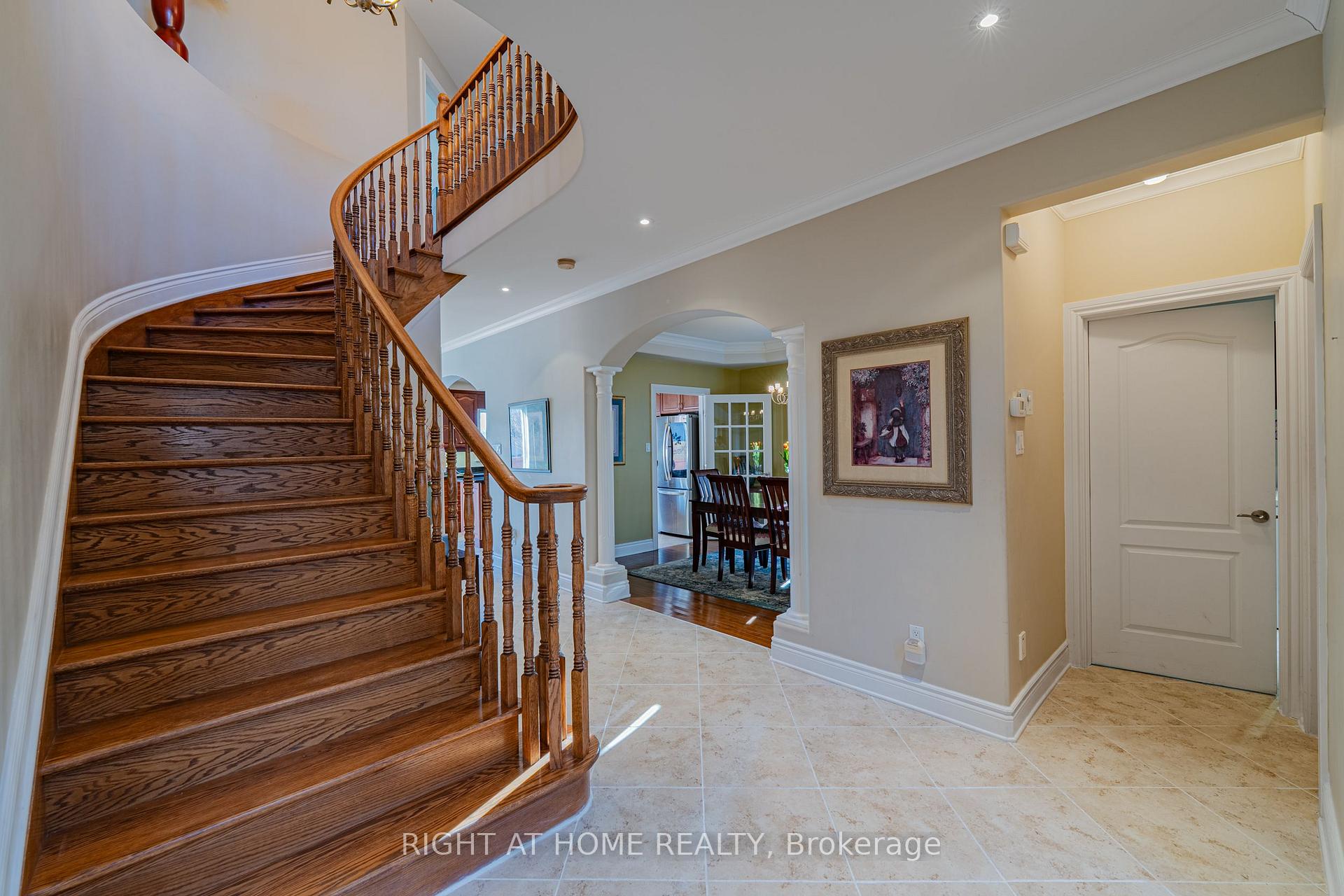 Photo 4 of 506 Kochar Drive, Ottawa, Mooneys Bay — HOMEH