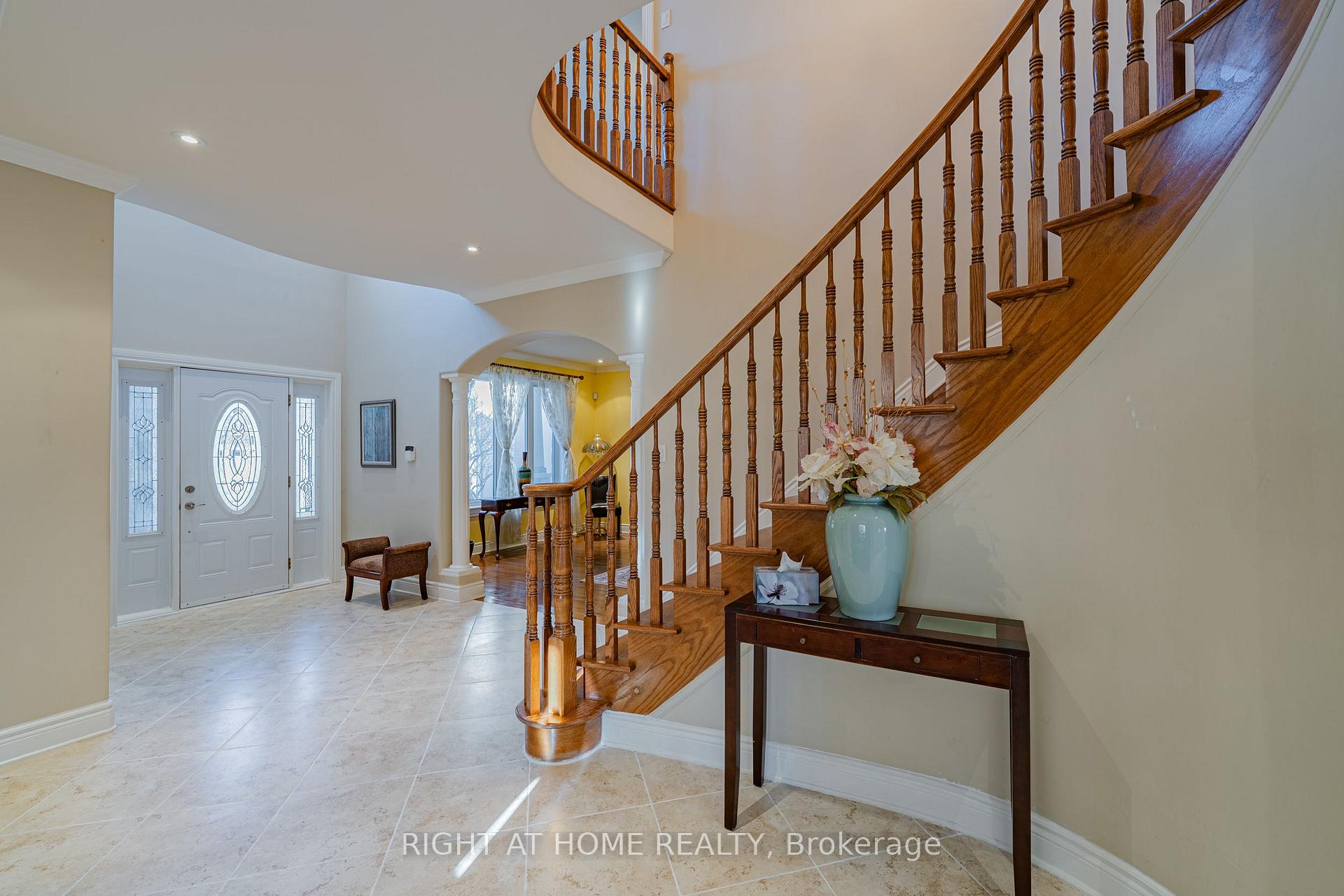 Photo 5 of 506 Kochar Drive, Ottawa, Mooneys Bay — HOMEH