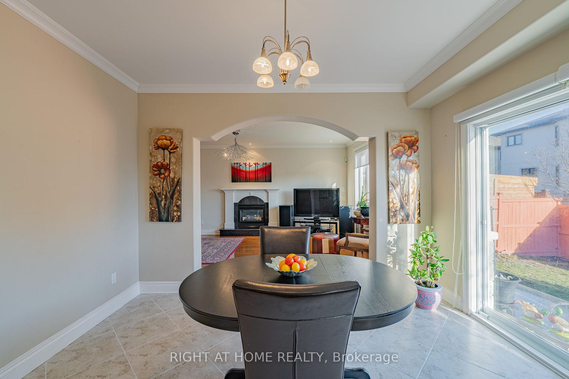 Photo 13 of 506 Kochar Drive, Ottawa, Mooneys Bay — HOMEH
