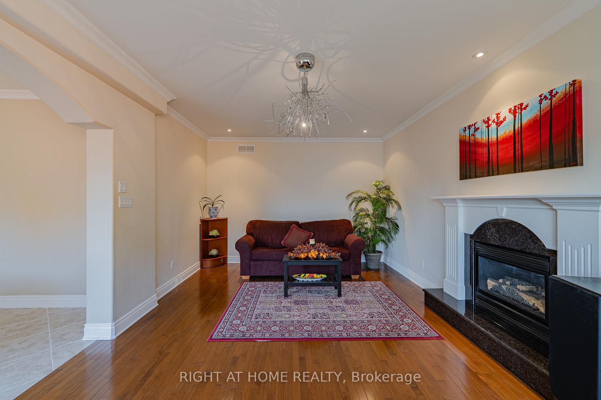 Photo 14 of 506 Kochar Drive, Ottawa, Mooneys Bay — HOMEH
