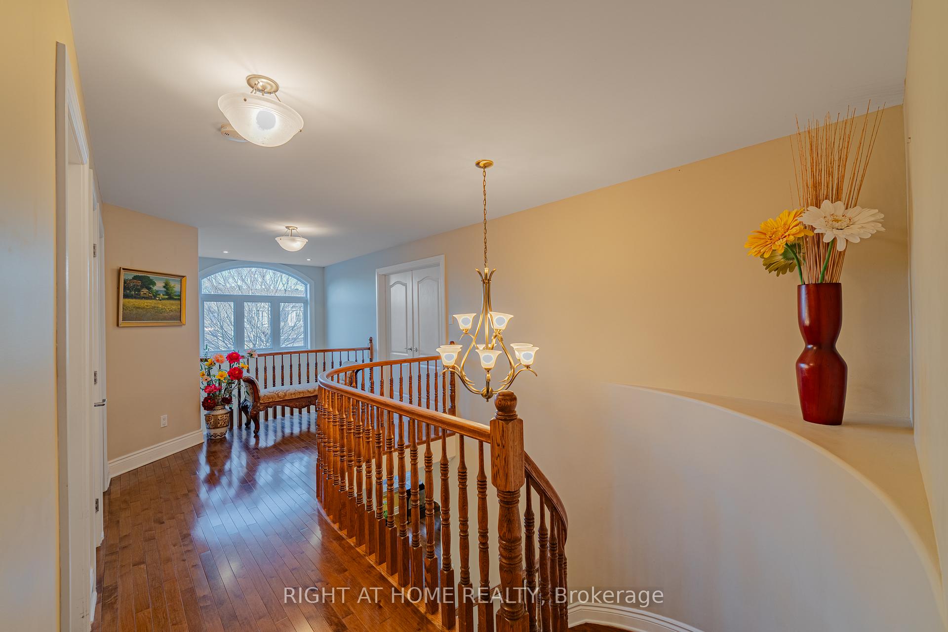 Photo 15 of 506 Kochar Drive, Ottawa, Mooneys Bay — HOMEH