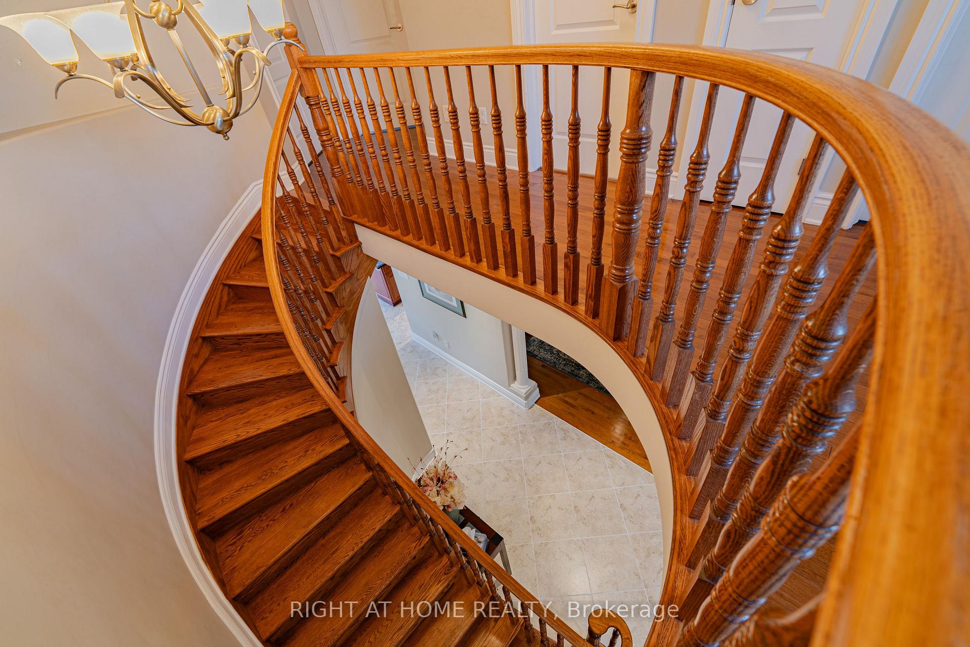 Photo 18 of 506 Kochar Drive, Ottawa, Mooneys Bay — HOMEH