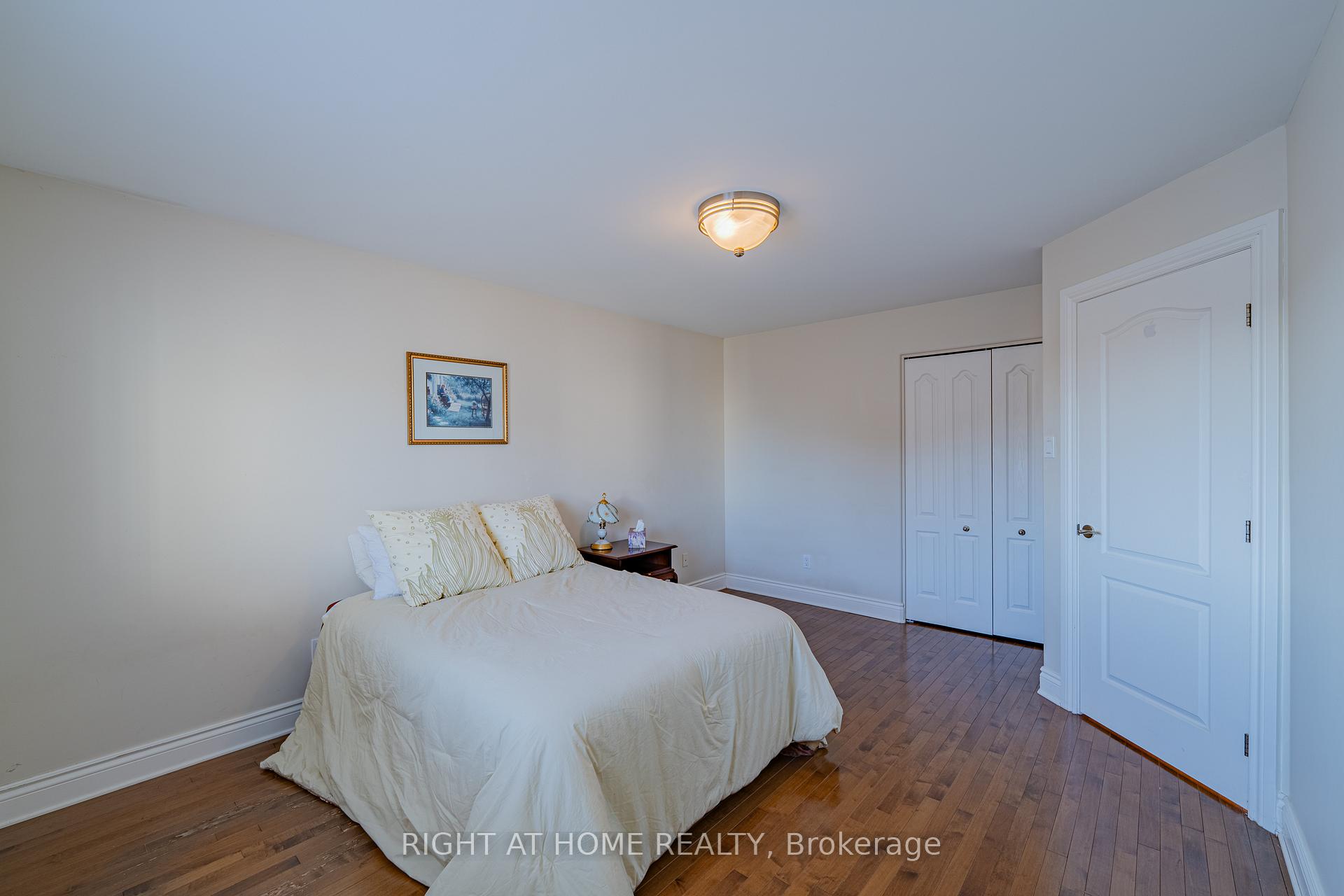 Photo 20 of 506 Kochar Drive, Ottawa, Mooneys Bay — HOMEH