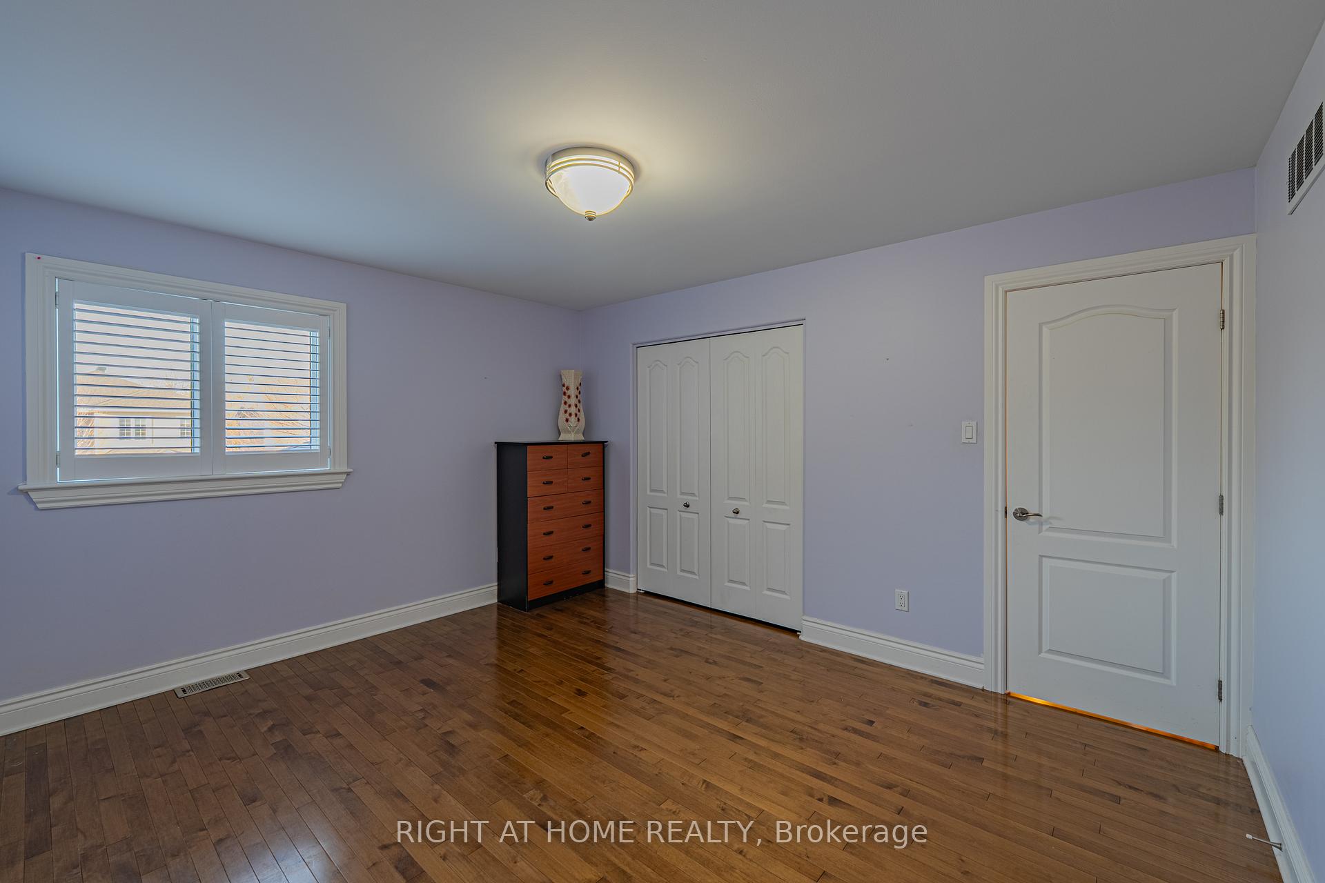 Photo 23 of 506 Kochar Drive, Ottawa, Mooneys Bay — HOMEH