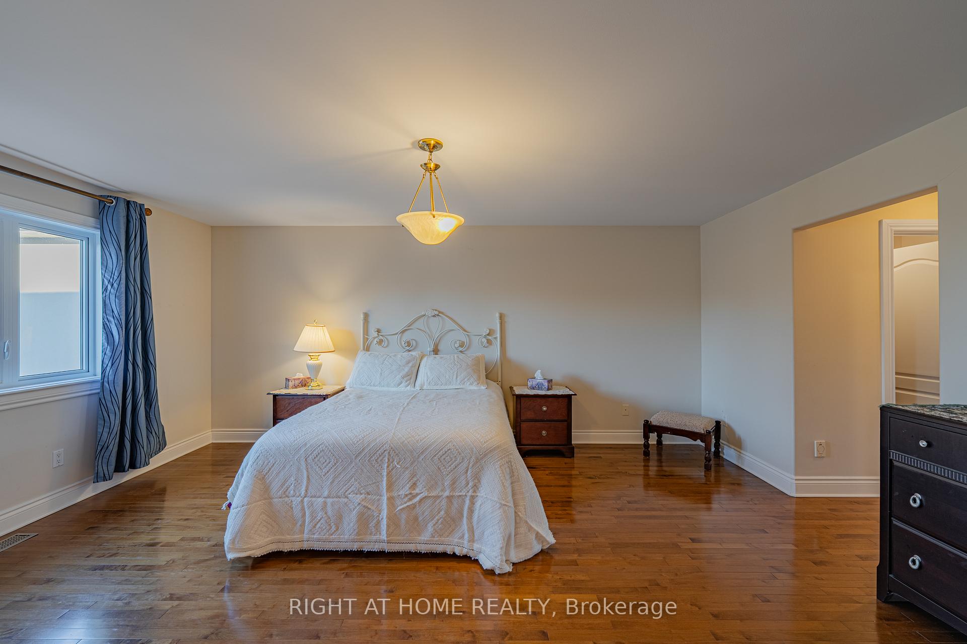 Photo 24 of 506 Kochar Drive, Ottawa, Mooneys Bay — HOMEH