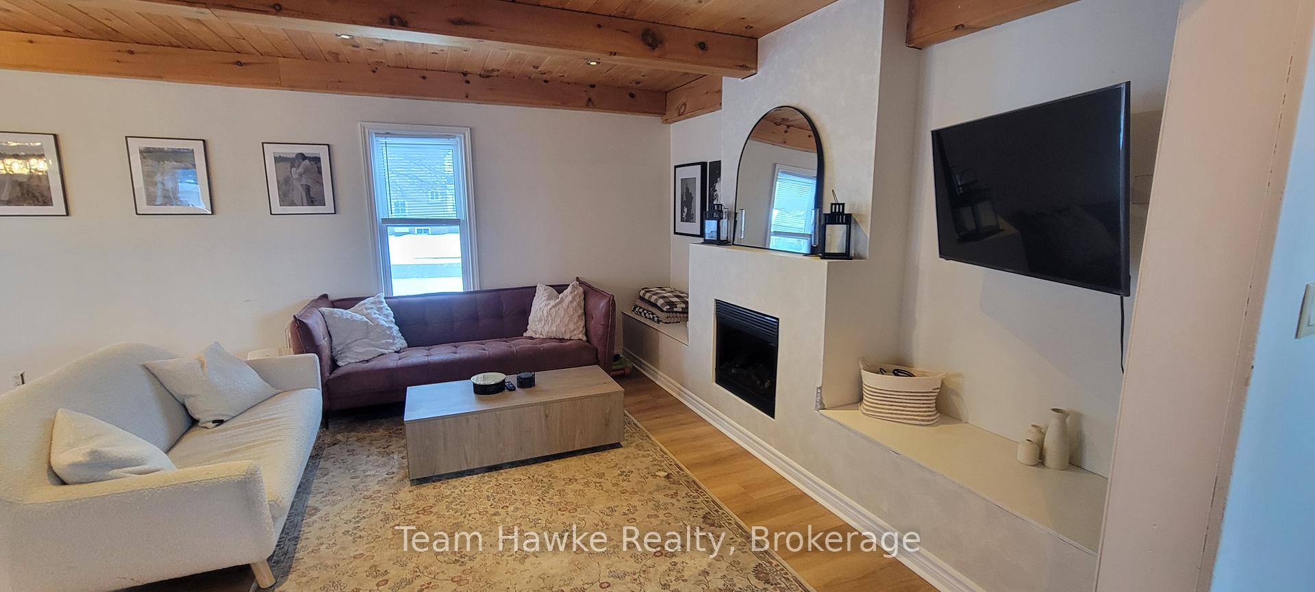 Photo 2 of 343 Yonge Street, Midland — HOMEH