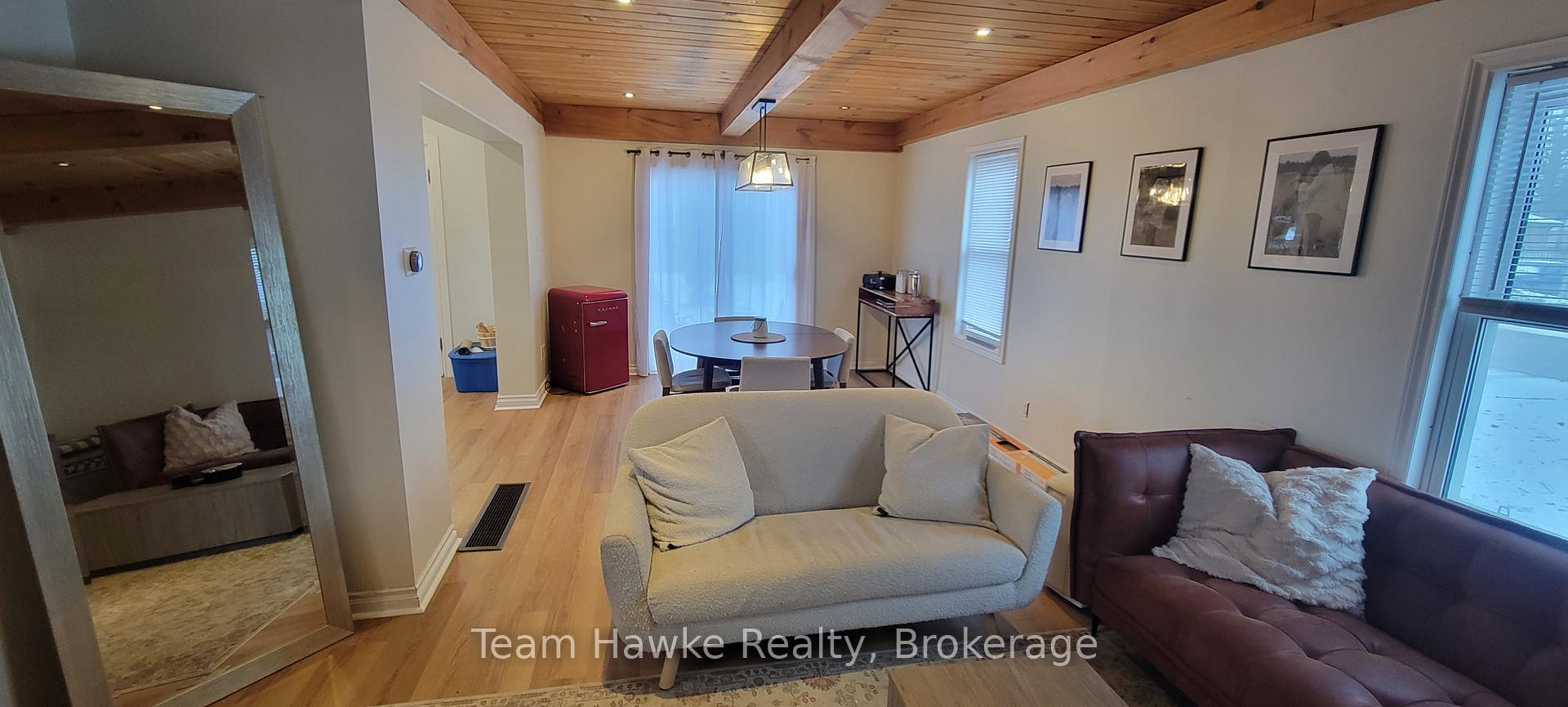 Photo 4 of 343 Yonge Street, Midland — HOMEH