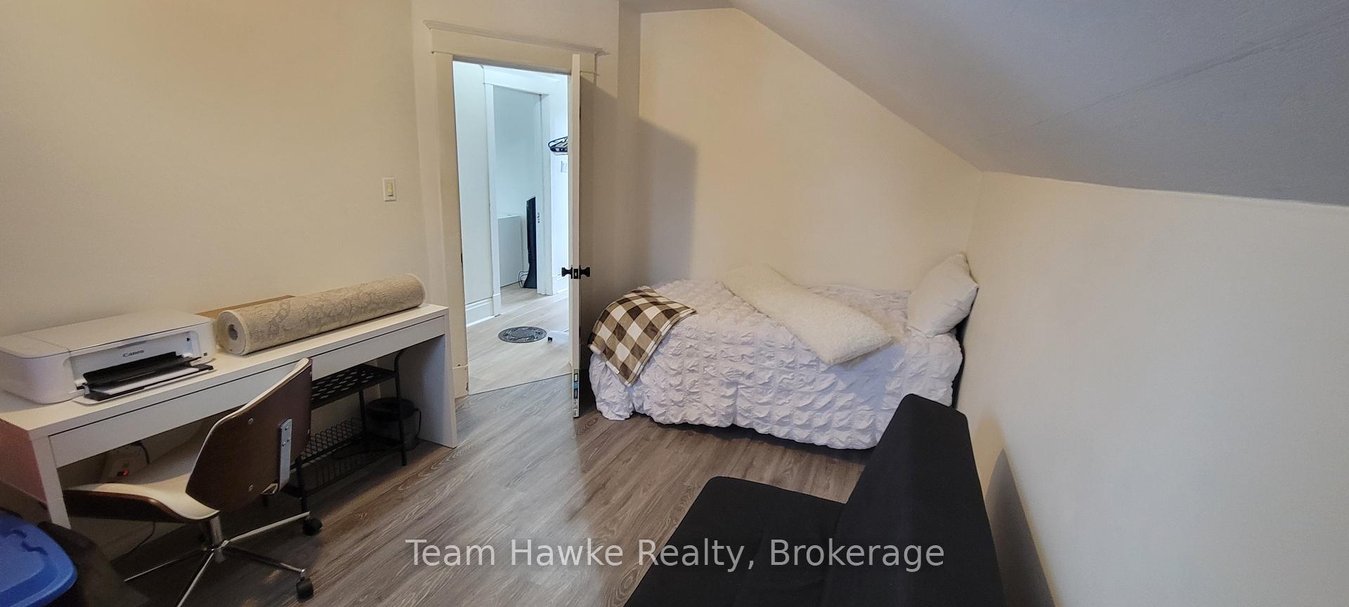Photo 9 of 343 Yonge Street, Midland — HOMEH