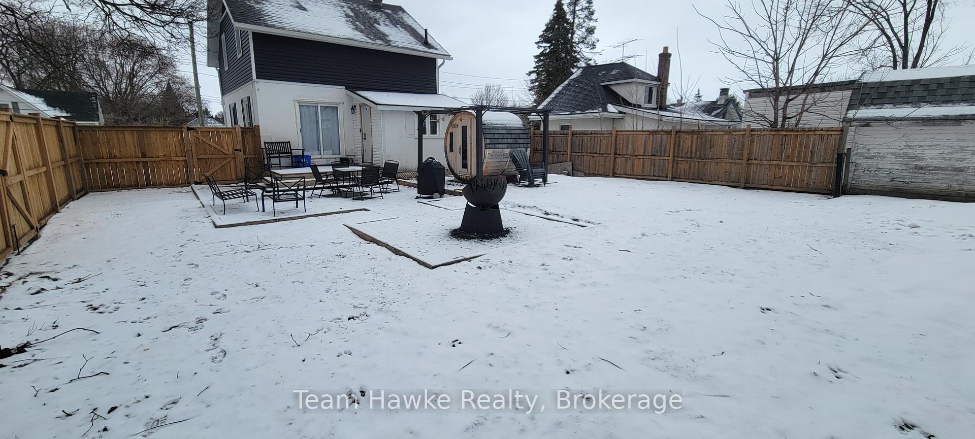Photo 11 of 343 Yonge Street, Midland — HOMEH