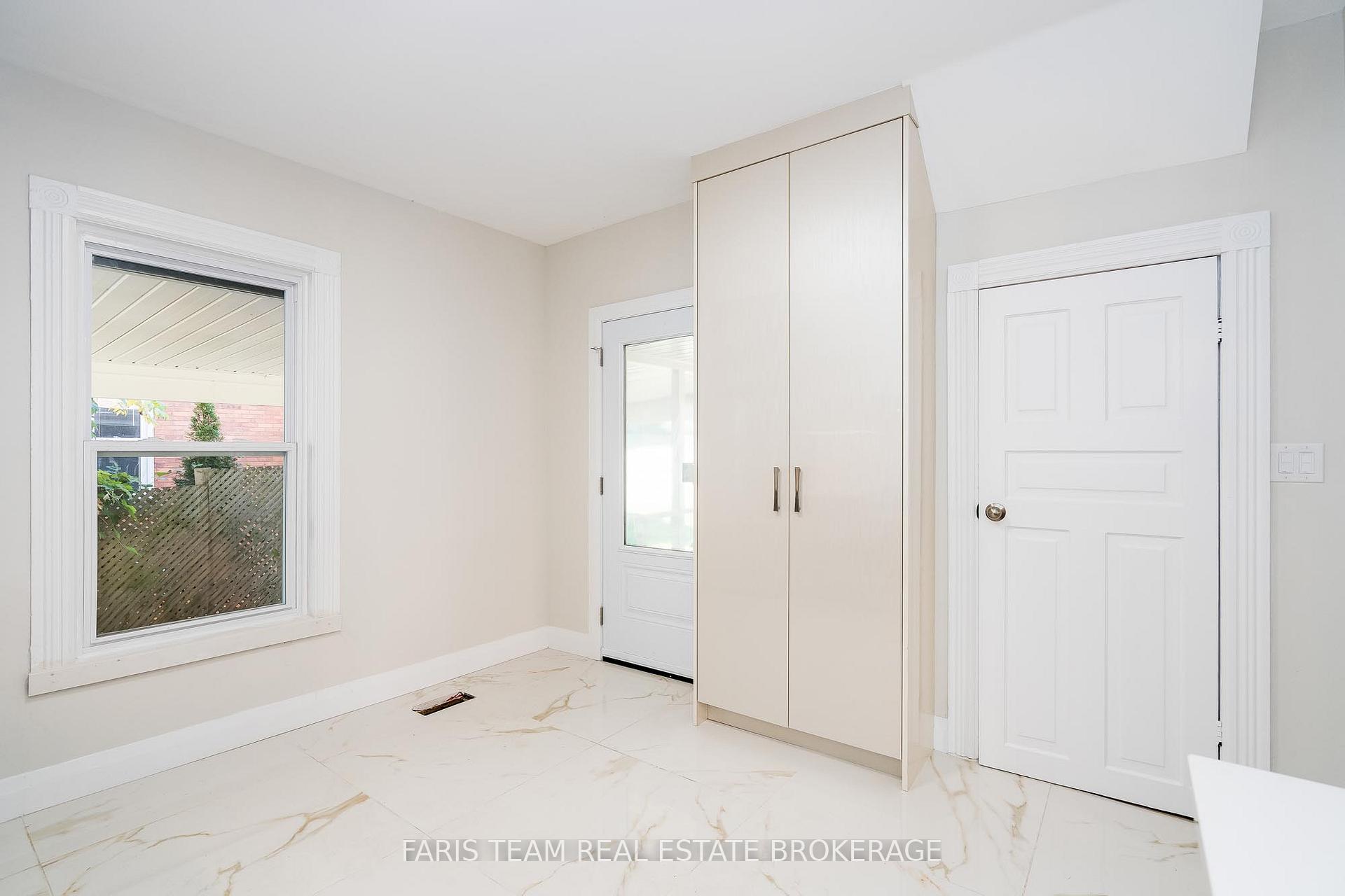 Photo 6 of 409 Queen Street, Midland — HOMEH