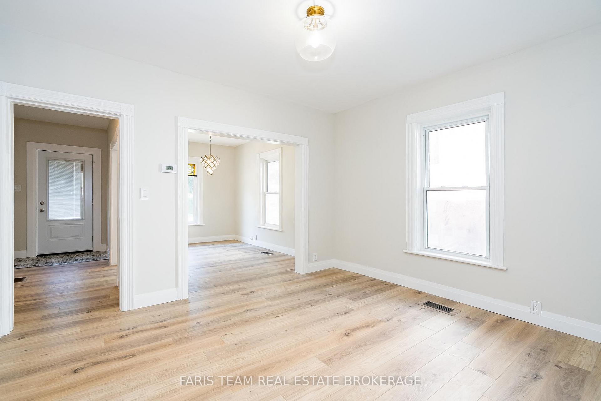 Photo 11 of 409 Queen Street, Midland — HOMEH