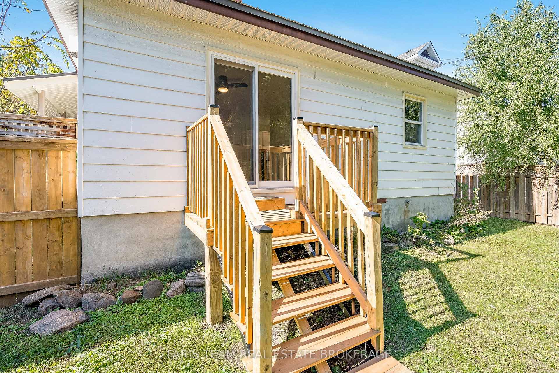 Photo 33 of 409 Queen Street, Midland — HOMEH