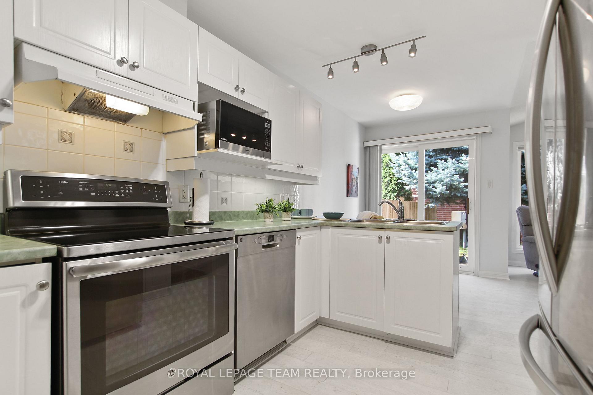 Photo 3 of 46 Kettleby Street, Ottawa, Kanata - Beaverbrook — HOMEH
