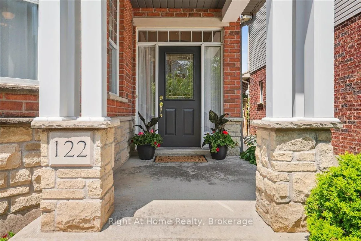 Photo 3 of 122 Hawkswood Drive, Kitchener — HOMEH