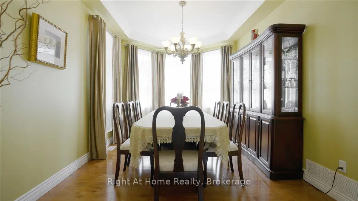Photo 5 of 122 Hawkswood Drive, Kitchener — HOMEH