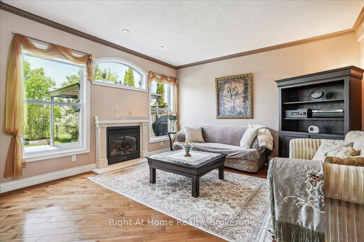 Photo 7 of 122 Hawkswood Drive, Kitchener — HOMEH