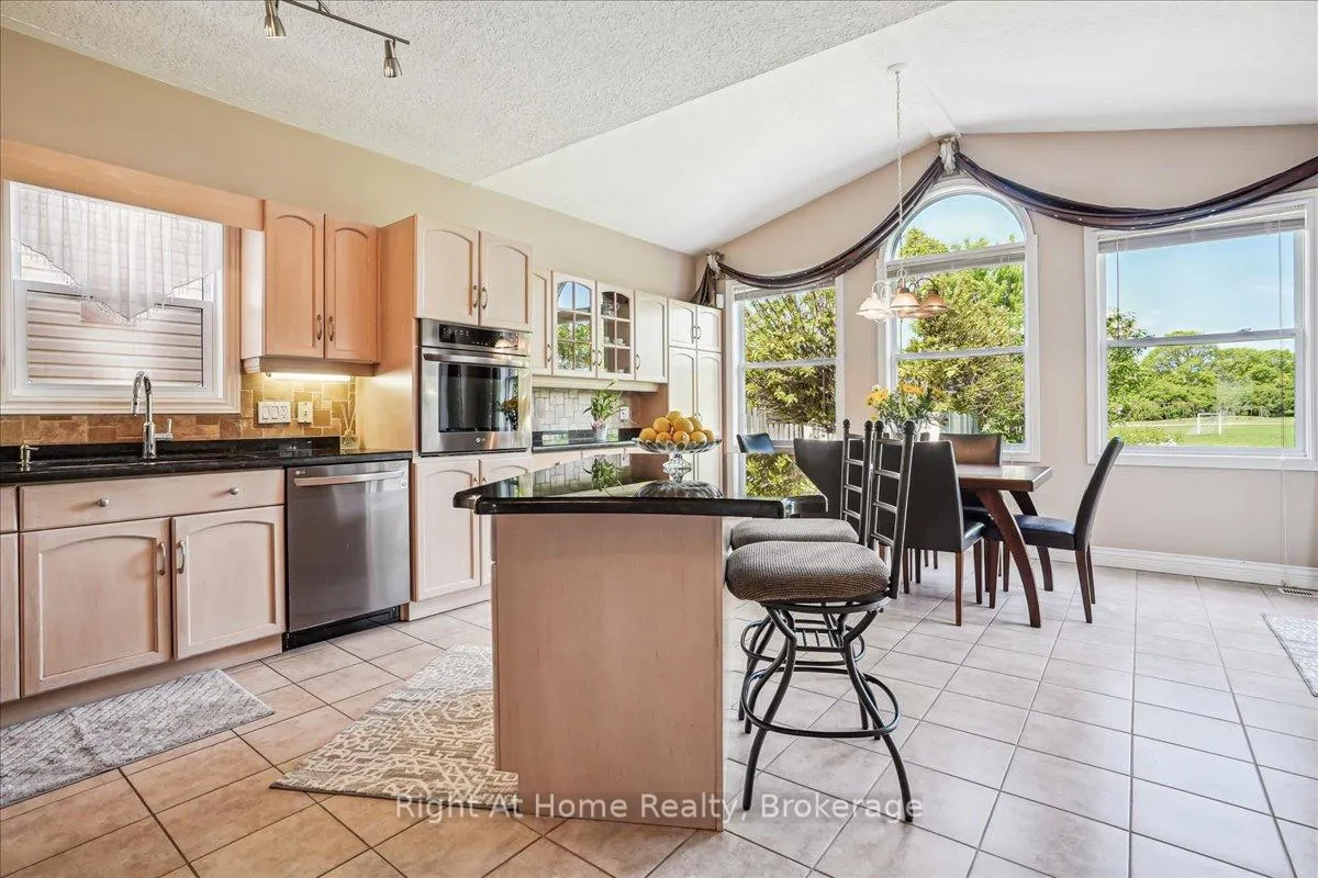 Photo 10 of 122 Hawkswood Drive, Kitchener — HOMEH