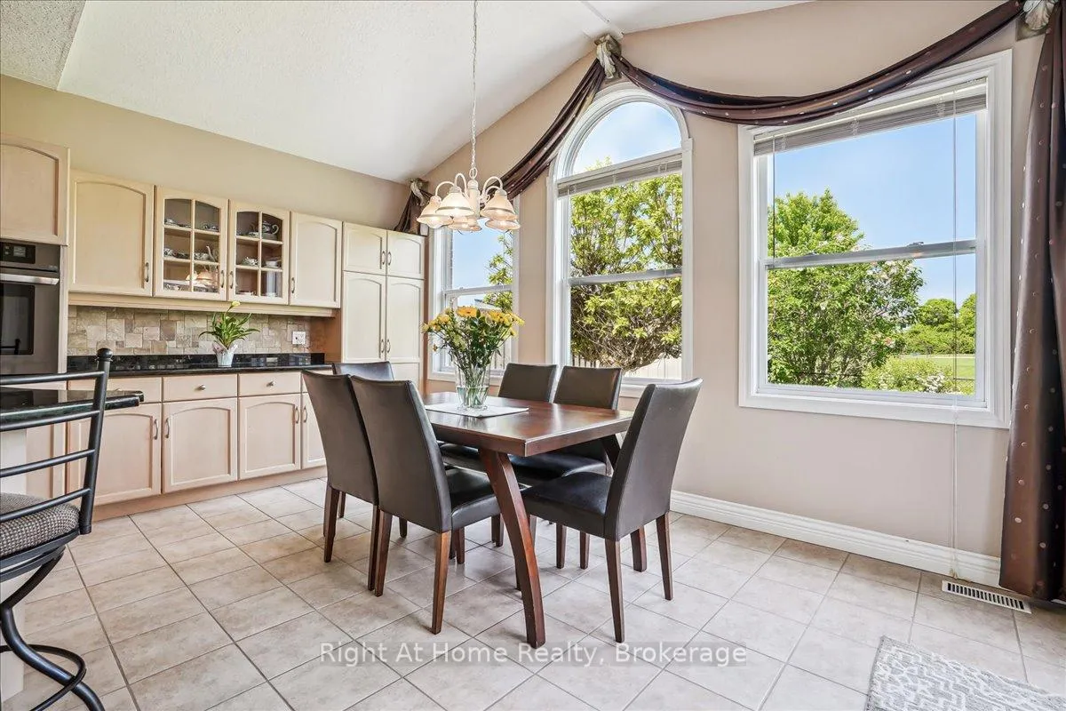 Photo 11 of 122 Hawkswood Drive, Kitchener — HOMEH