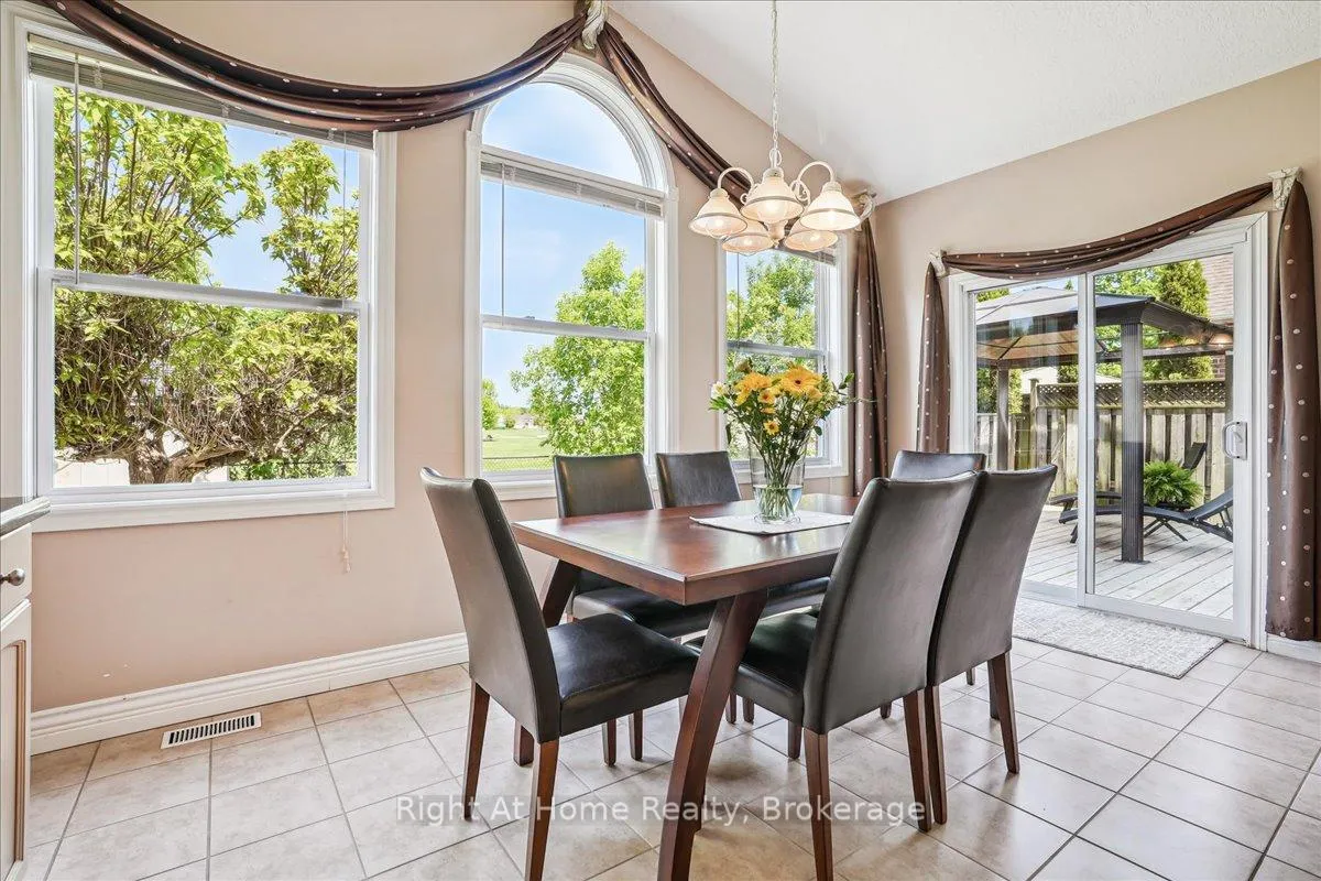 Photo 15 of 122 Hawkswood Drive, Kitchener — HOMEH