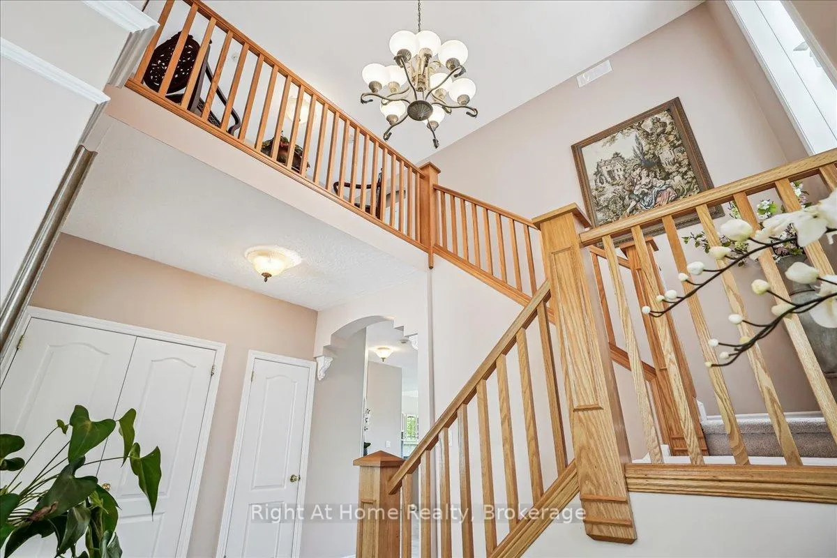 Photo 18 of 122 Hawkswood Drive, Kitchener — HOMEH