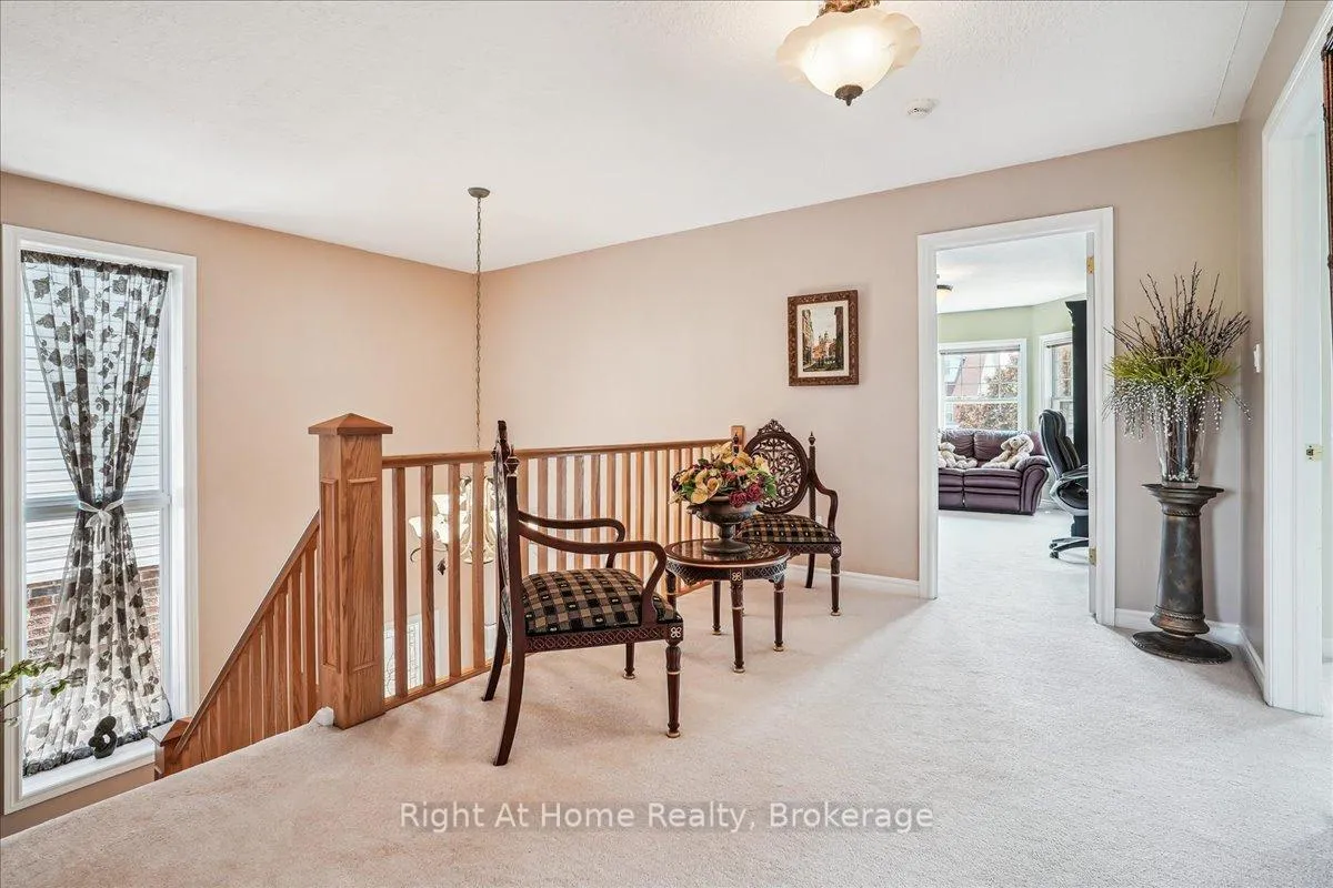 Photo 19 of 122 Hawkswood Drive, Kitchener — HOMEH
