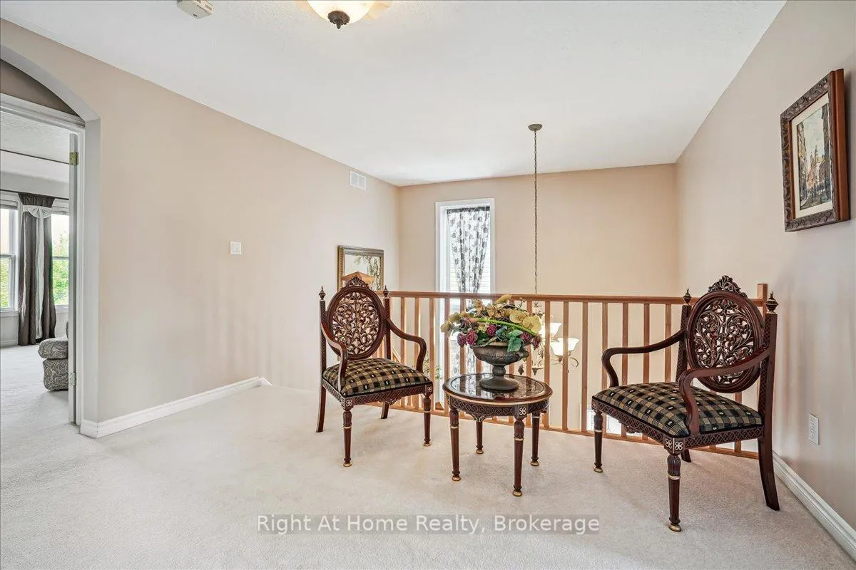 Photo 20 of 122 Hawkswood Drive, Kitchener — HOMEH