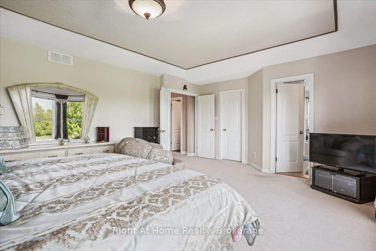 Photo 22 of 122 Hawkswood Drive, Kitchener — HOMEH